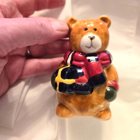 Vintage Christmas Teddy Bear Bearing Gifts Salt & Pepper Shakers - Picture 9 of 12